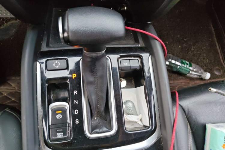 Used GAC Trumpchi GS8 2017 320T Two-Wheel Drive Luxury Smart Connectivity Version (7 Seats) Gear Lever