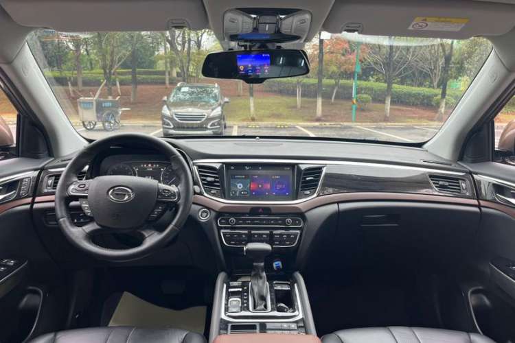 Used GAC Trumpchi GS8 2017 320T Two-Wheel Drive Luxury Smart Connectivity Version (7 Seats) Interior 1