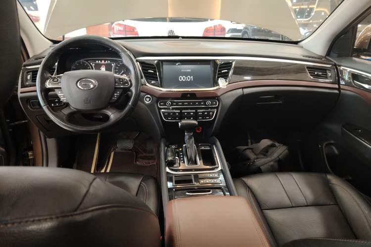 Used GAC Trumpchi GS8 2017 320T Two-Wheel Drive Luxury Smart Connectivity Version (7 Seats) Interior 2