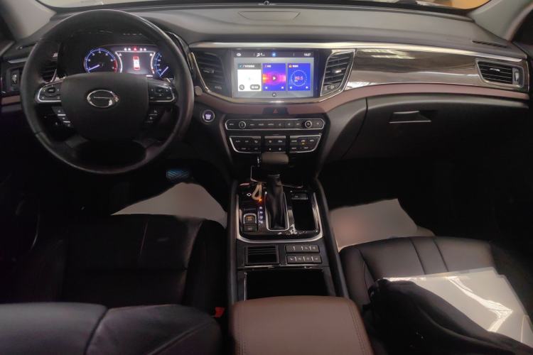 Used GAC Trumpchi GS8 2017 320T Two-Wheel Drive Luxury Smart Connectivity Version (7 Seats) Interior 2