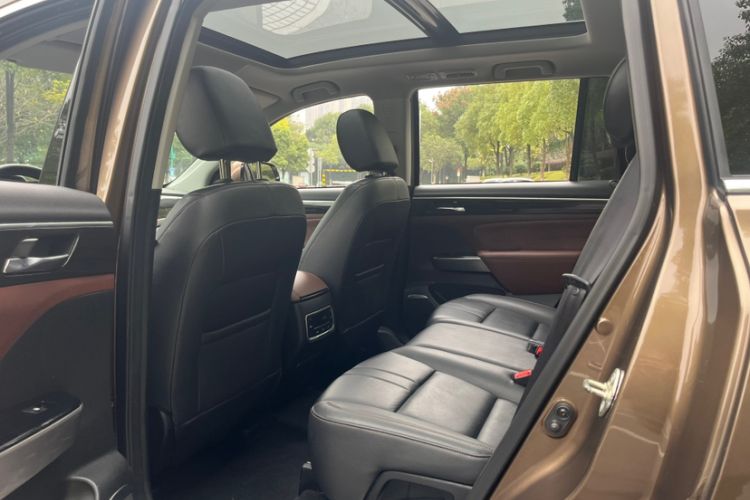 Used GAC Trumpchi GS8 2017 320T Two-Wheel Drive Luxury Smart Connectivity Version (7 Seats) Interior 4