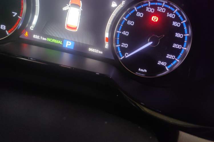 Used GAC Trumpchi GS8 2017 320T Two-Wheel Drive Luxury Smart Connectivity Version (7 Seats) Odometer Close Up