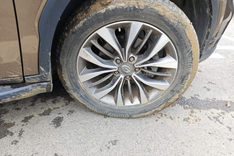 Used GAC Trumpchi GS8 2017 320T Two-Wheel Drive Luxury Smart Connectivity Version (7 Seats) Right Front Wheel Hub