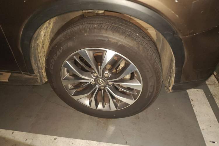 Used GAC Trumpchi GS8 2017 320T Two-Wheel Drive Luxury Smart Connectivity Version (7 Seats) Right Front Wheel Hub