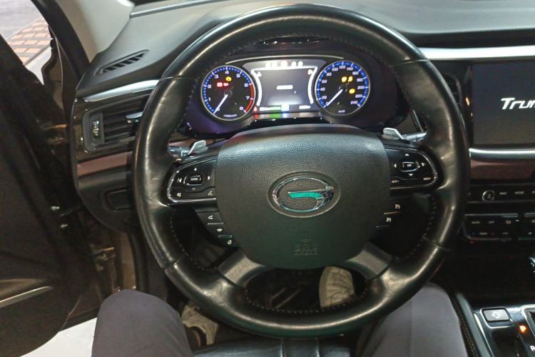 Used GAC Trumpchi GS8 2017 320T Two-Wheel Drive Luxury Smart Connectivity Version (7 Seats) Steering Wheel