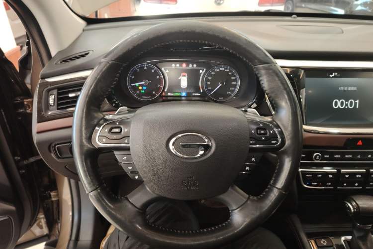 Used GAC Trumpchi GS8 2017 320T Two-Wheel Drive Luxury Smart Connectivity Version (7 Seats) Steering Wheel