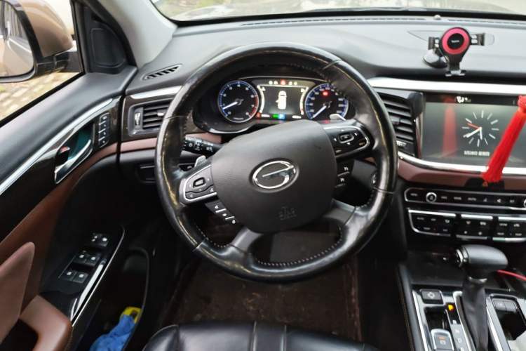 Used GAC Trumpchi GS8 2017 320T Two-Wheel Drive Luxury Smart Connectivity Version (7 Seats) Steering Wheel
