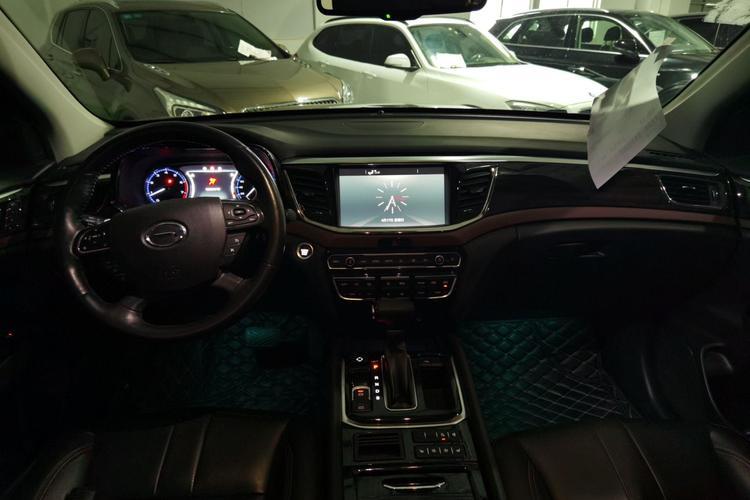 Used GAC Trumpchi GS8 2017 320T Two-Wheel Drive Luxury Smart Connectivity Version (7 Seats) Center Console