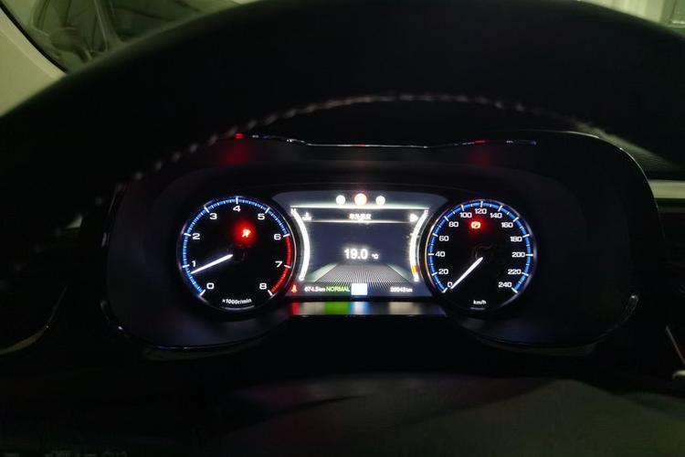 Used GAC Trumpchi GS8 2017 320T Two-Wheel Drive Luxury Smart Connectivity Version (7 Seats) Instrument Cluster