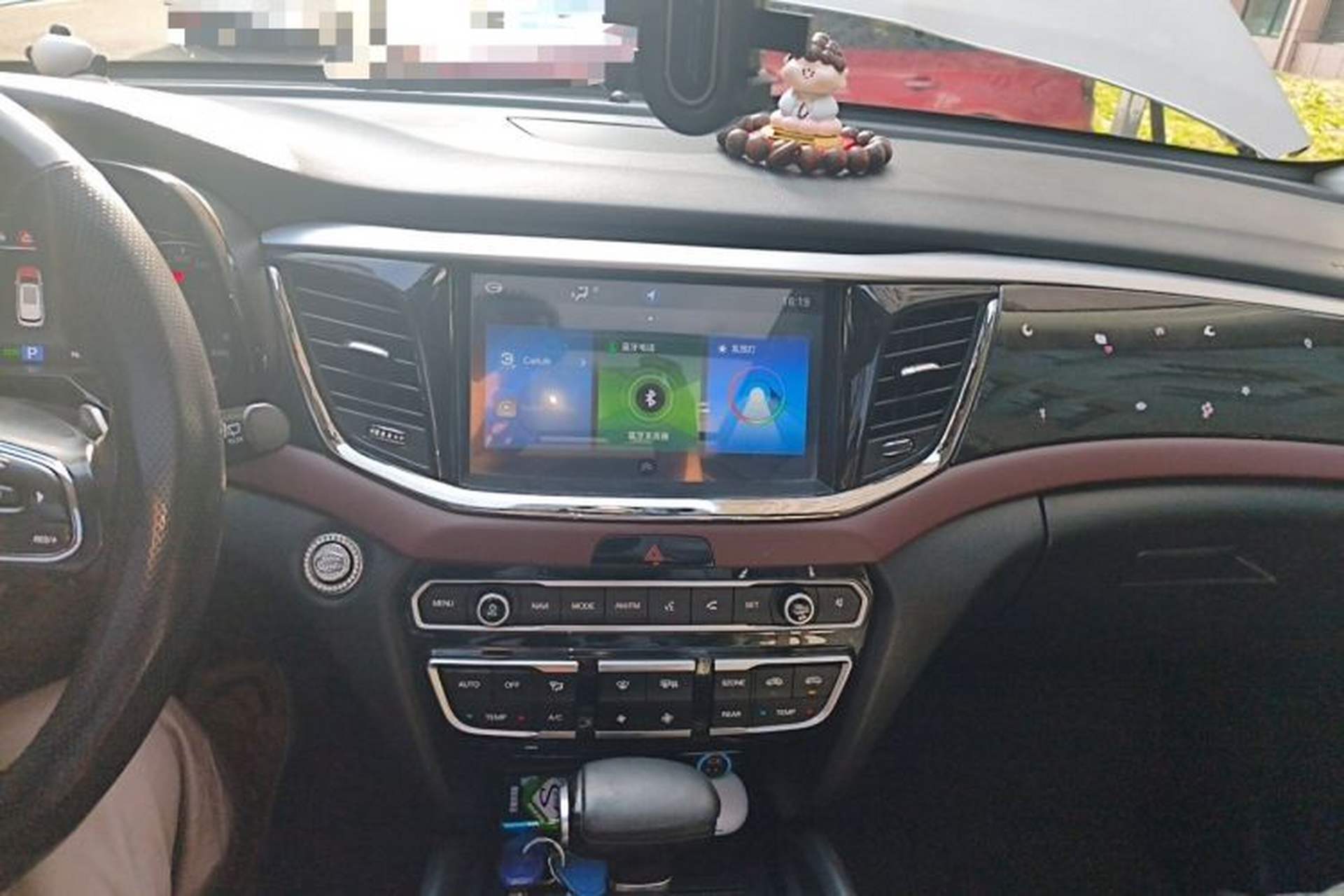 Used GAC Trumpchi GS8 2017 320T Four-Wheel Drive Luxury Smart Connectivity Version (7 Seats) Audio And AC Panel