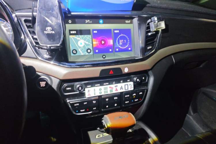 Used GAC Trumpchi GS8 2017 320T Two-Wheel Drive Luxury Smart Connectivity Version (7 Seats) Audio And AC Panel