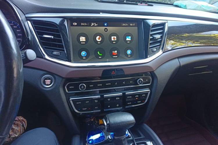 Used GAC Trumpchi GS8 2017 320T Two-Wheel Drive Luxury Smart Connectivity Version (7 Seats) Audio And AC Panel