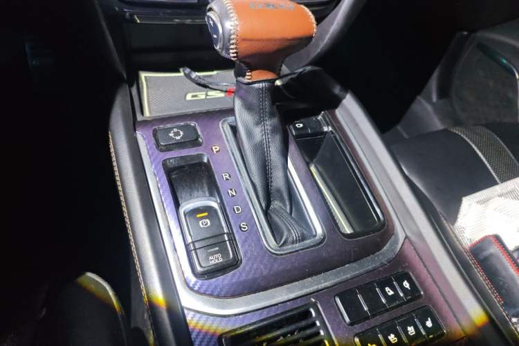 Used GAC Trumpchi GS8 2017 320T Two-Wheel Drive Luxury Smart Connectivity Version (7 Seats) Gear Lever
