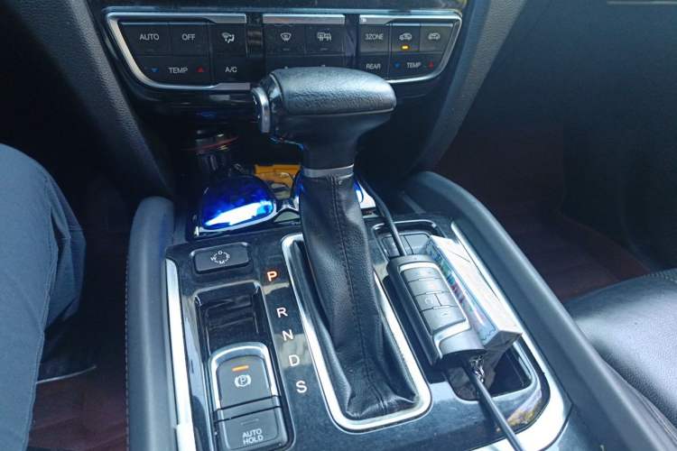 Used GAC Trumpchi GS8 2017 320T Two-Wheel Drive Luxury Smart Connectivity Version (7 Seats) Gear Lever