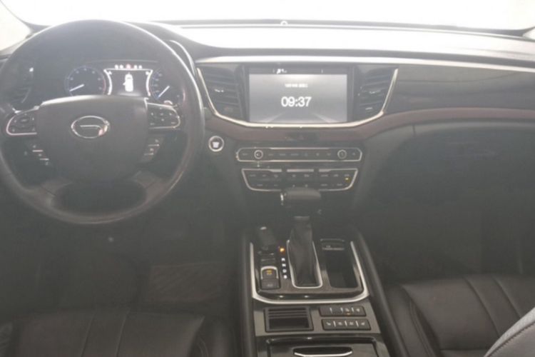 Used GAC Trumpchi GS8 2017 320T Two-Wheel Drive Luxury Smart Connectivity Version (7 Seats) Interior 1