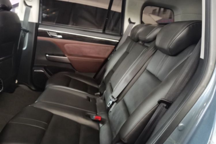 Used GAC Trumpchi GS8 2017 320T Two-Wheel Drive Luxury Smart Connectivity Version (7 Seats) Interior 3