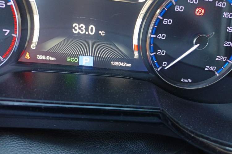Used GAC Trumpchi GS8 2017 320T Two-Wheel Drive Luxury Smart Connectivity Version (7 Seats) Odometer Close Up
