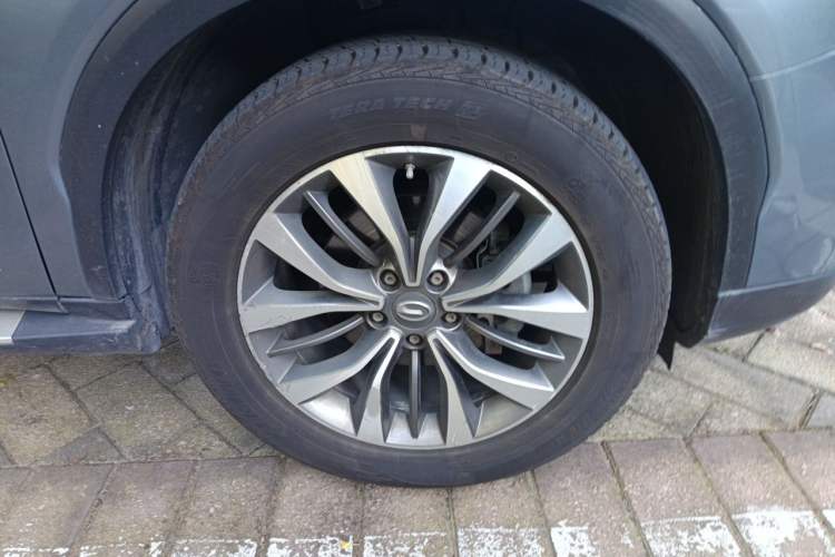 Used GAC Trumpchi GS8 2017 320T Two-Wheel Drive Luxury Smart Connectivity Version (7 Seats) Right Front Wheel Hub