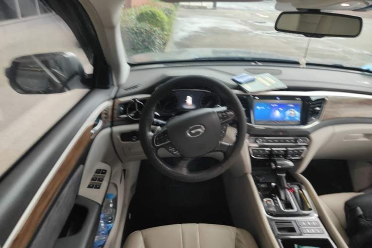 Used GAC Trumpchi GS8 2017 320T Two-Wheel Drive Luxury Smart Connectivity Version (7 Seats) Steering Wheel