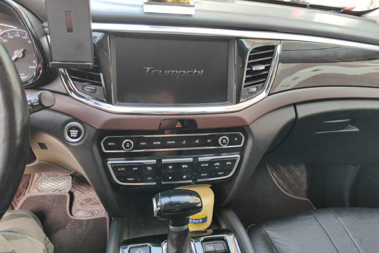 Used GAC Trumpchi GS8 2017 320T Two-Wheel Drive Luxury Edition (7 Seats) Audio And AC Panel