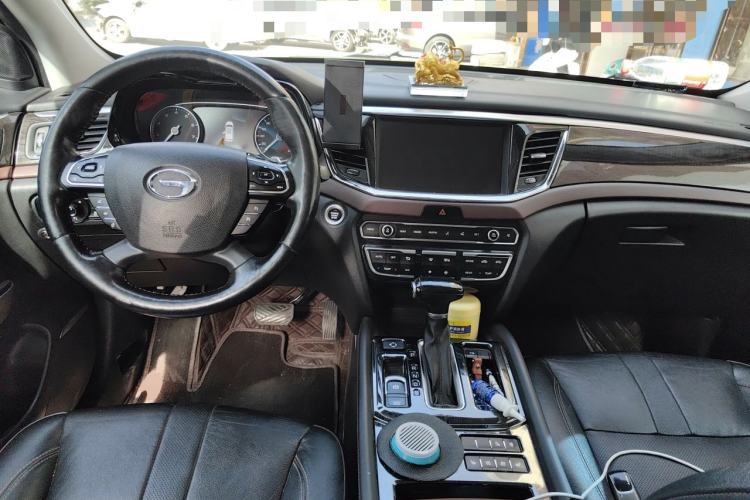 Used GAC Trumpchi GS8 2017 320T Two-Wheel Drive Luxury Edition (7 Seats) Center Console