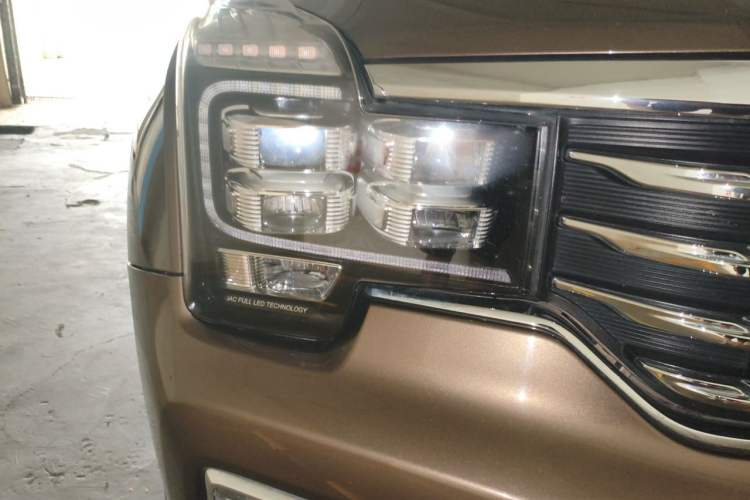 Used GAC Trumpchi GS8 2017 320T Two-Wheel Drive Luxury Smart Connectivity Version (7 Seats) Right Front Headlight