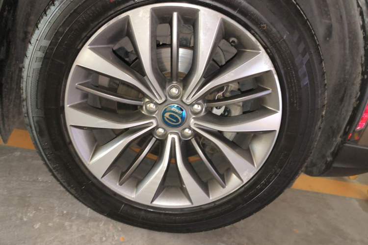 Used GAC Trumpchi GS8 2017 320T Two-Wheel Drive Luxury Smart Connectivity Version (7 Seats) Right Front Wheel Hub