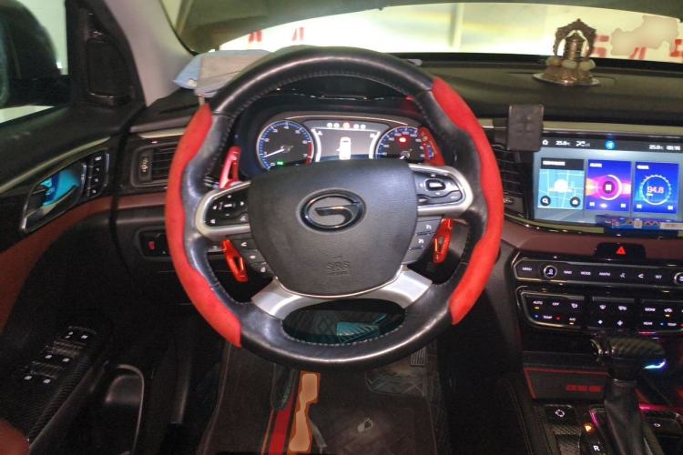 Used GAC Trumpchi GS8 2017 320T Two-Wheel Drive Luxury Smart Connectivity Version (7 Seats) Steering Wheel