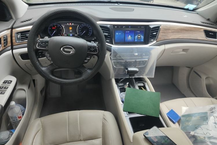 Used GAC Trumpchi GS8 2017 320T Two-Wheel Drive Luxury Smart Connectivity Version (7 Seats) Center Console