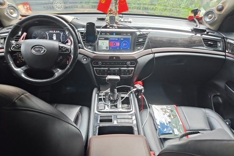 Used GAC Trumpchi GS8 2017 320T Two-Wheel Drive Luxury Smart Connectivity Version (7 Seats) Center Console