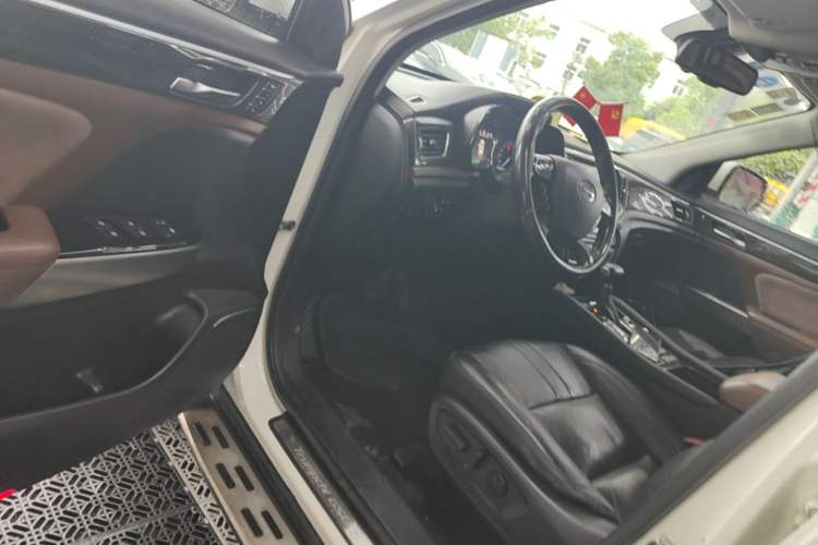 Used GAC Trumpchi GS8 2017 320T Two-Wheel Drive Luxury Smart Connectivity Version (7 Seats) Driver Seat
