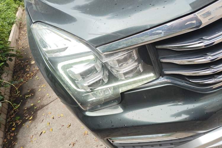 Used GAC Trumpchi GS8 2017 320T Two-Wheel Drive Luxury Smart Connectivity Version (7 Seats) Right Front Headlight