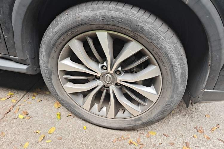 Used GAC Trumpchi GS8 2017 320T Two-Wheel Drive Luxury Smart Connectivity Version (7 Seats) Right Front Wheel Hub