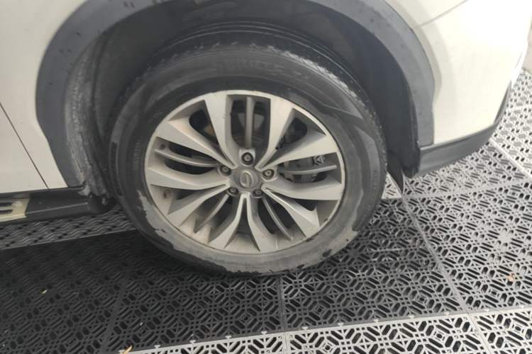 Used GAC Trumpchi GS8 2017 320T Two-Wheel Drive Luxury Smart Connectivity Version (7 Seats) Right Front Wheel Hub