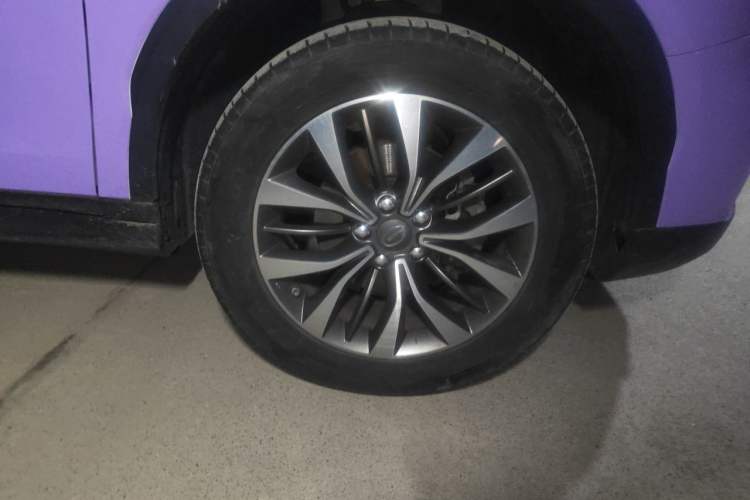 Used GAC Trumpchi GS8 2017 320T Two-Wheel Drive Luxury Smart Connectivity Version (7 Seats) Right Front Wheel Hub