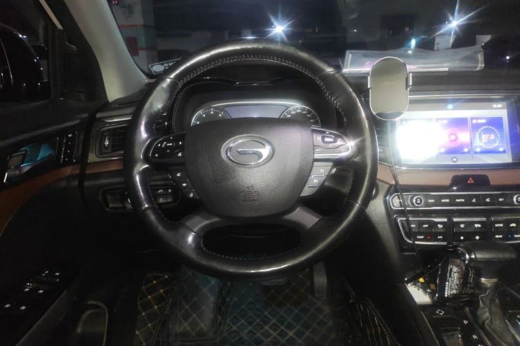 Used GAC Trumpchi GS8 2017 320T Two-Wheel Drive Luxury Smart Connectivity Version (7 Seats) Steering Wheel