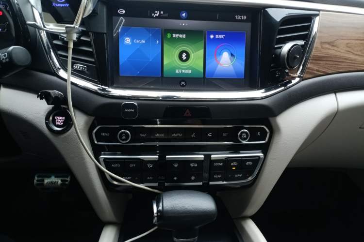 Used GAC Trumpchi GS8 2017 320T Two-Wheel Drive Luxury Smart Connectivity Version (7 Seats) Audio And AC Panel