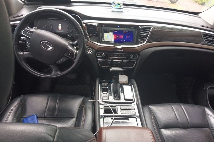 Used GAC Trumpchi GS8 2017 320T Two-Wheel Drive Luxury Smart Connectivity Version (7 Seats) Center Console