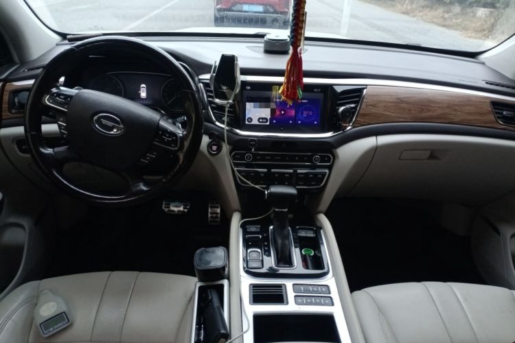 Used GAC Trumpchi GS8 2017 320T Two-Wheel Drive Luxury Smart Connectivity Version (7 Seats) Center Console