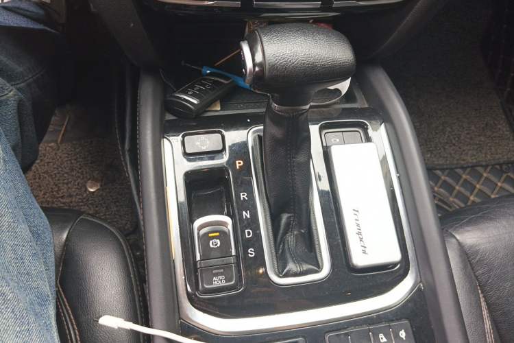 Used GAC Trumpchi GS8 2017 320T Two-Wheel Drive Luxury Smart Connectivity Version (7 Seats) Gear Lever