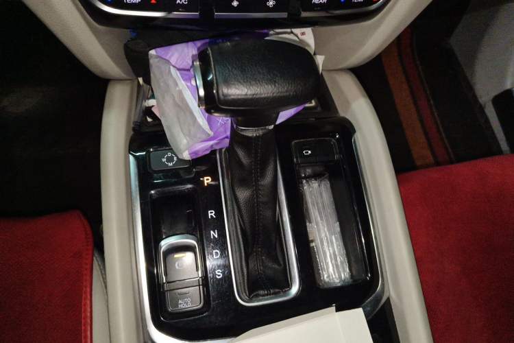 Used GAC Trumpchi GS8 2017 320T Two-Wheel Drive Luxury Smart Connectivity Version (7 Seats) Gear Lever