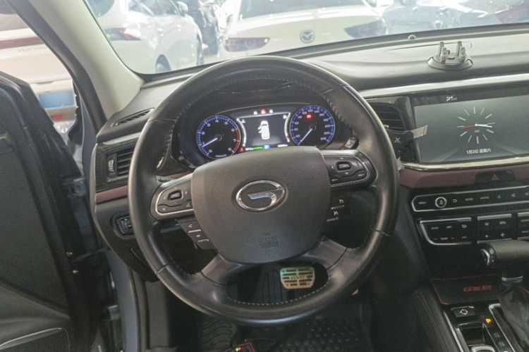 Used GAC Trumpchi GS8 2017 320T Two-Wheel Drive Luxury Edition (7 Seats) Interior 2