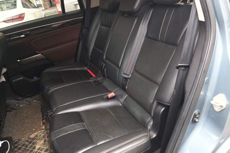 Used GAC Trumpchi GS8 2017 320T Two-Wheel Drive Luxury Smart Connectivity Version (7 Seats) Left Rear Seat