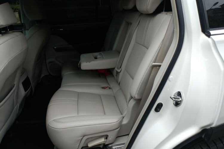 Used GAC Trumpchi GS8 2017 320T Two-Wheel Drive Luxury Smart Connectivity Version (7 Seats) Left Rear Seat