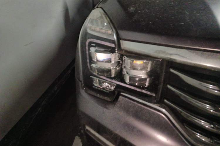 Used GAC Trumpchi GS8 2017 320T Two-Wheel Drive Luxury Smart Connectivity Version (7 Seats) Right Front Headlight