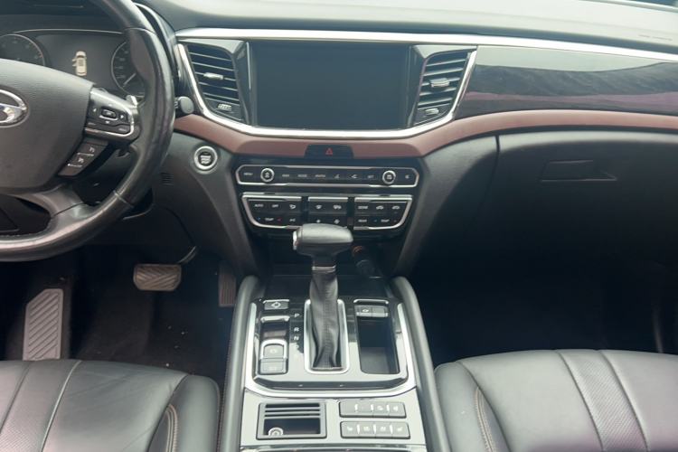 Used GAC Trumpchi GS8 2017 320T Two-Wheel Drive Luxury Smart Connectivity Version (7 Seats) Audio And AC Panel