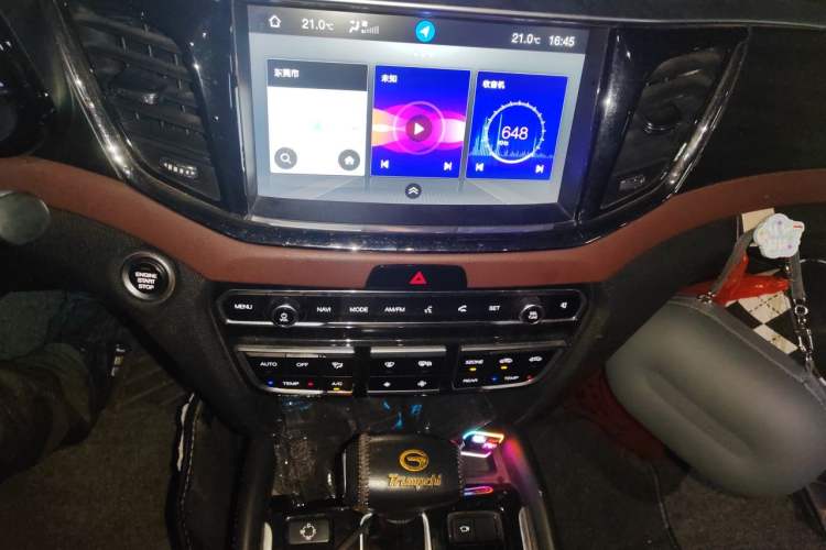 Used GAC Trumpchi GS8 2017 320T Two-Wheel Drive Luxury Smart Connectivity Version (7 Seats) Audio And AC Panel