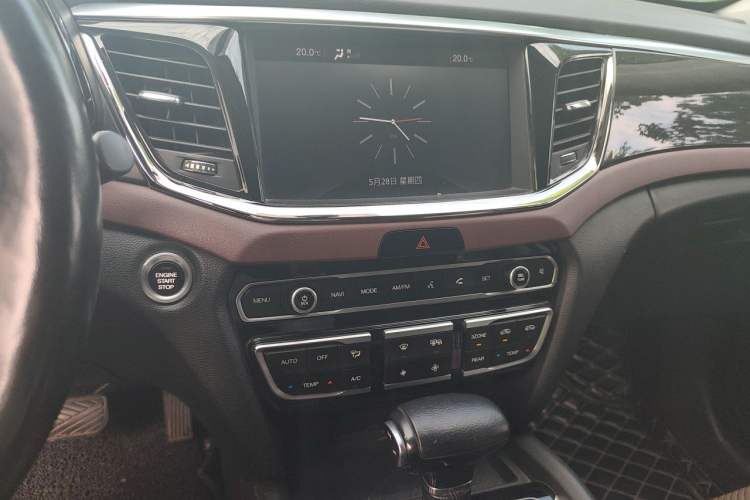Used GAC Trumpchi GS8 2017 320T Two-Wheel Drive Luxury Smart Connectivity Version (7 Seats) Audio And AC Panel