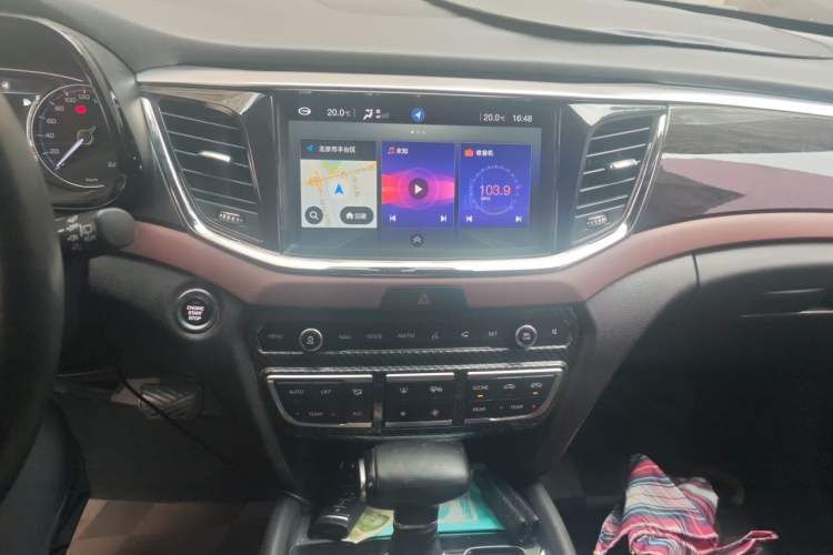 Used GAC Trumpchi GS8 2017 320T Two-Wheel Drive Luxury Smart Connectivity Version (7 Seats) Audio And AC Panel