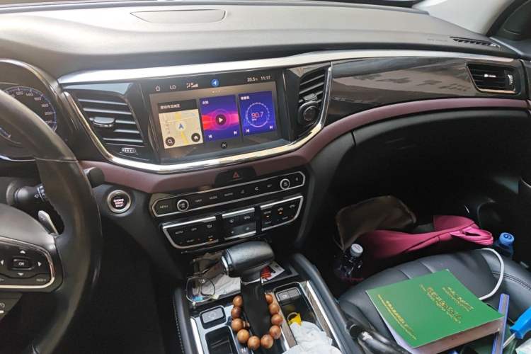 Used GAC Trumpchi GS8 2017 320T Two-Wheel Drive Luxury Smart Connectivity Version (7 Seats) Audio And AC Panel